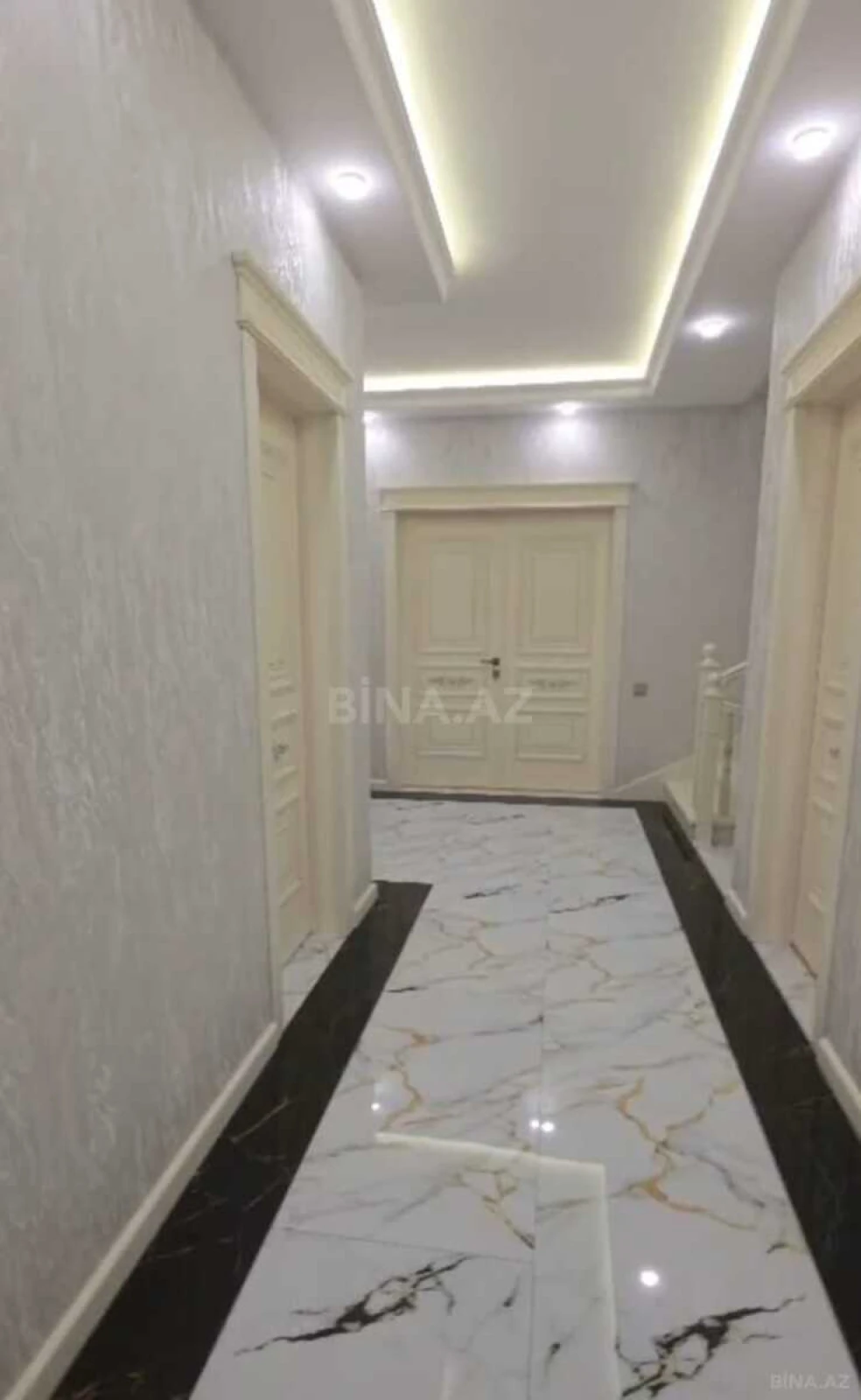 Satılır 6 otaqlı həyət evi 300 m²