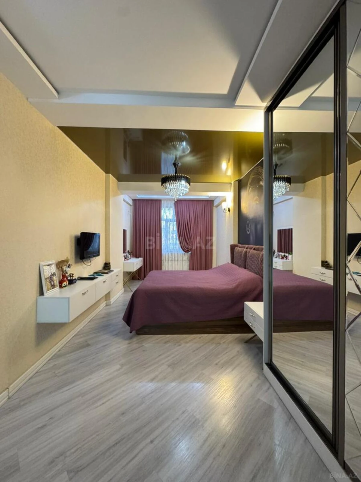 Satılır 4 otaqlı mənzil 200 m²