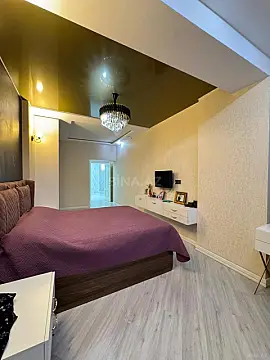 Satılır 4 otaqlı mənzil 200 m²