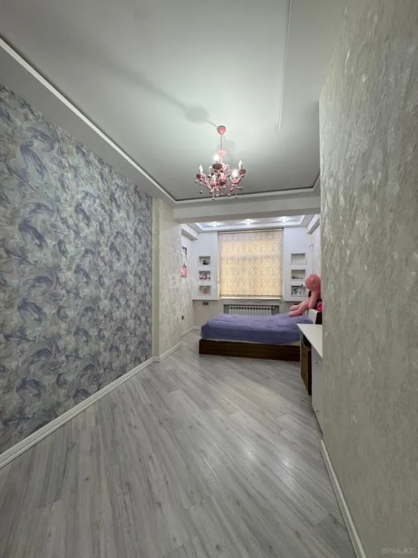 Satılır 4 otaqlı mənzil 200 m²