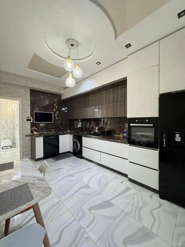 Satılır 4 otaqlı mənzil 200 m²