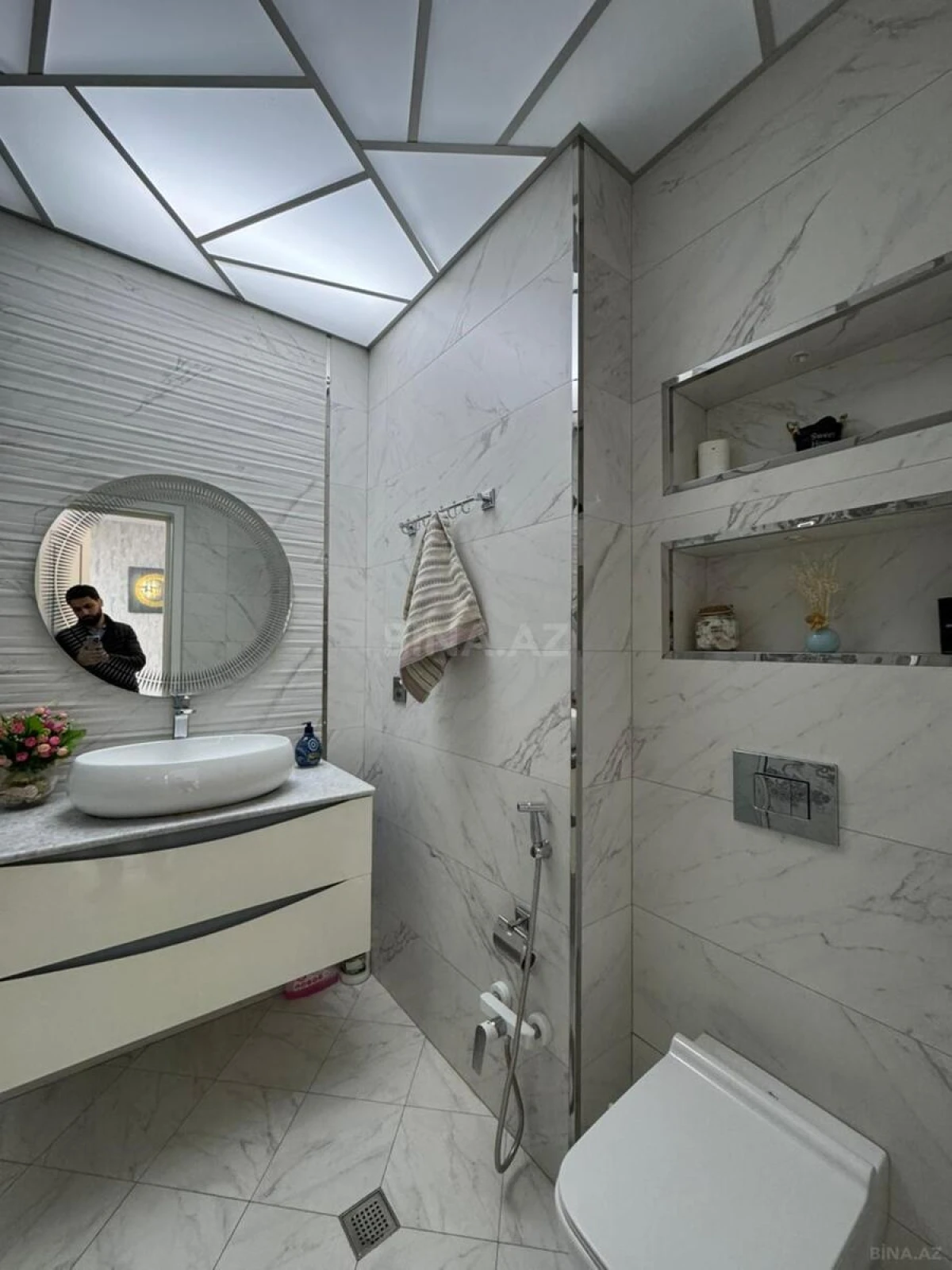 Satılır 4 otaqlı mənzil 200 m²