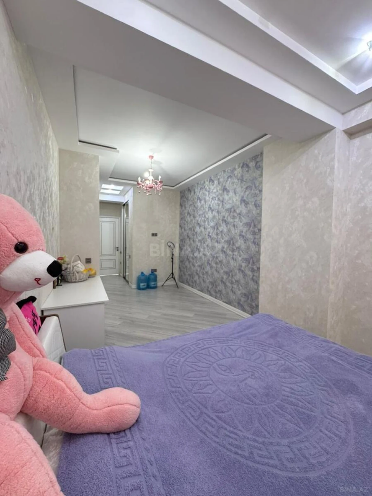 Satılır 4 otaqlı mənzil 200 m²