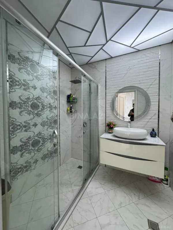 Satılır 4 otaqlı mənzil 200 m²