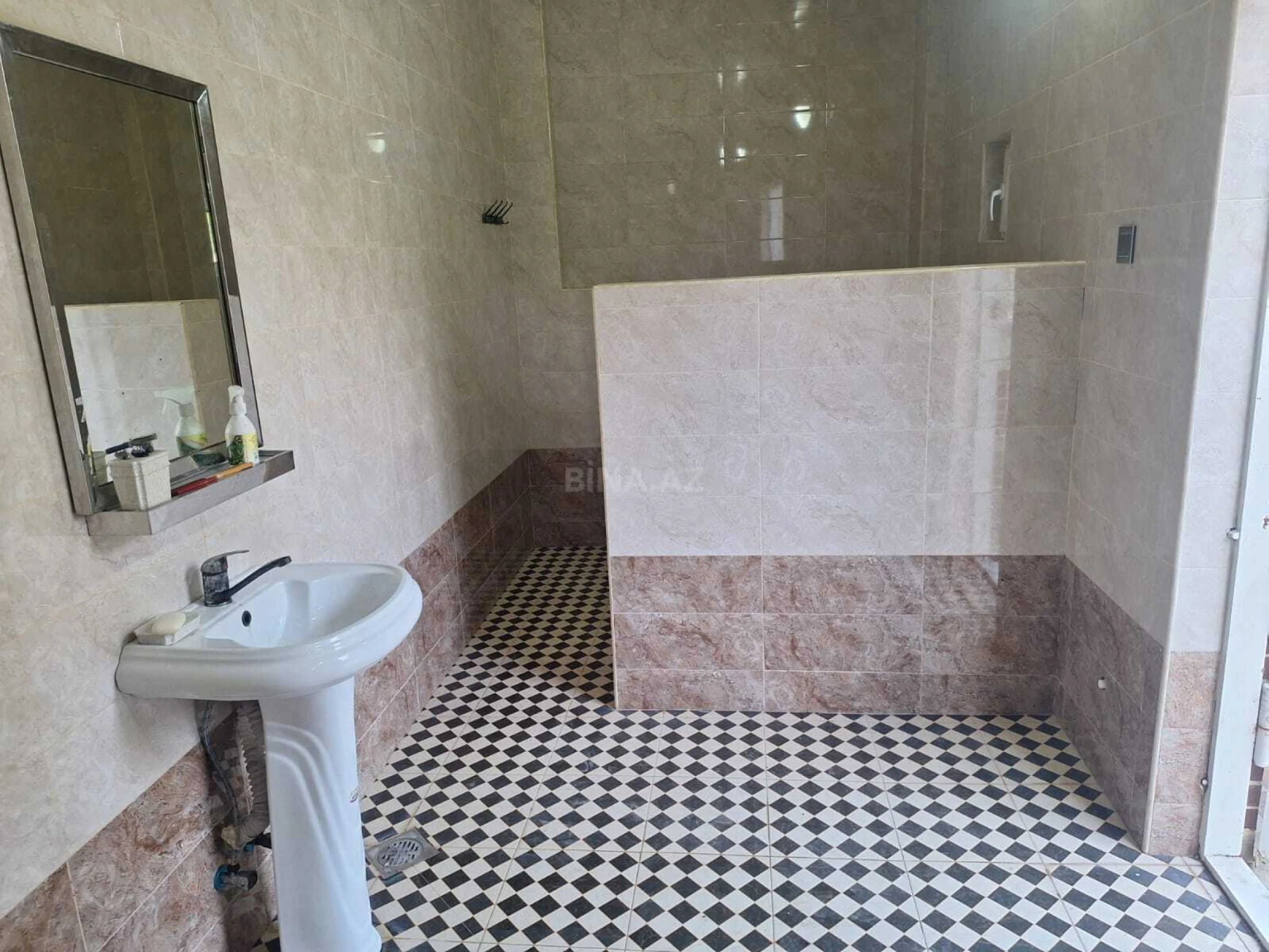 Satılır 5 otaqlı həyət evi 130 m²