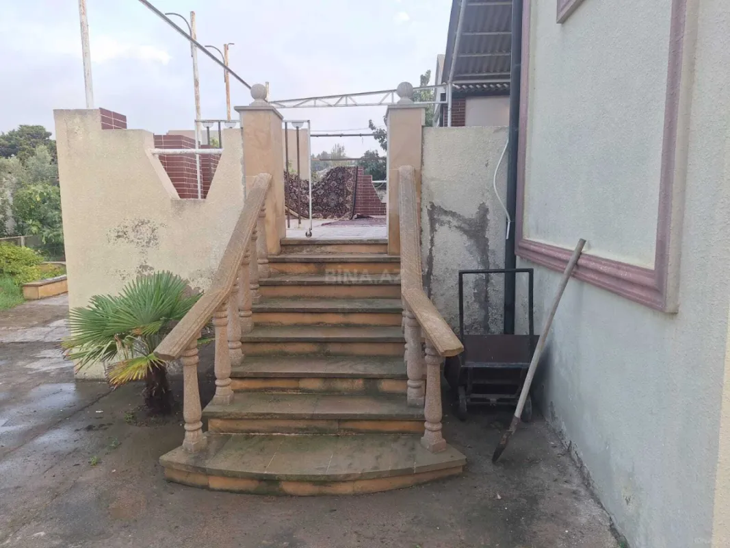 Satılır 5 otaqlı həyət evi 130 m²