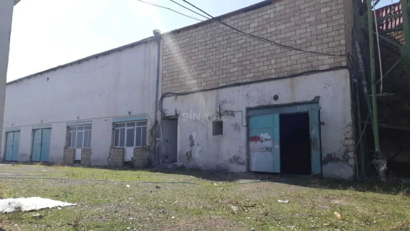 Satılır obyekt 1100 m²