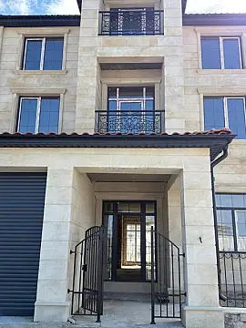 Satılır 9 otaqlı həyət evi 460 m²