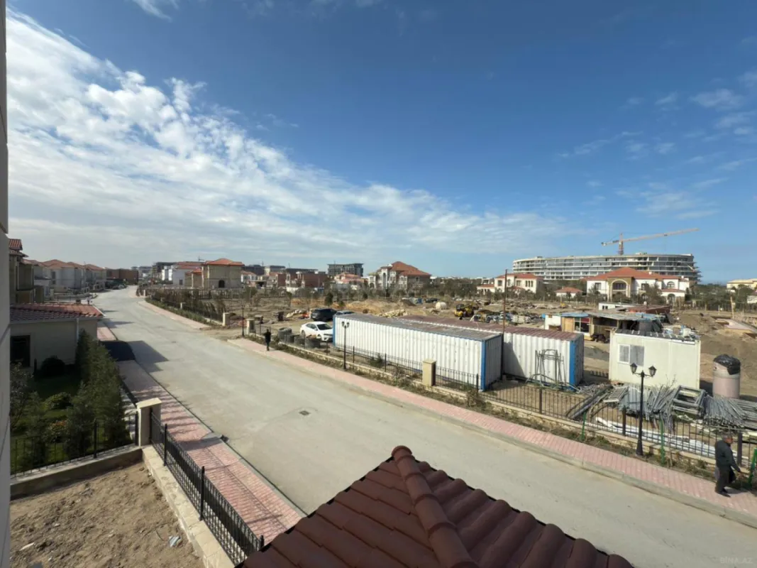 Satılır 9 otaqlı həyət evi 460 m²