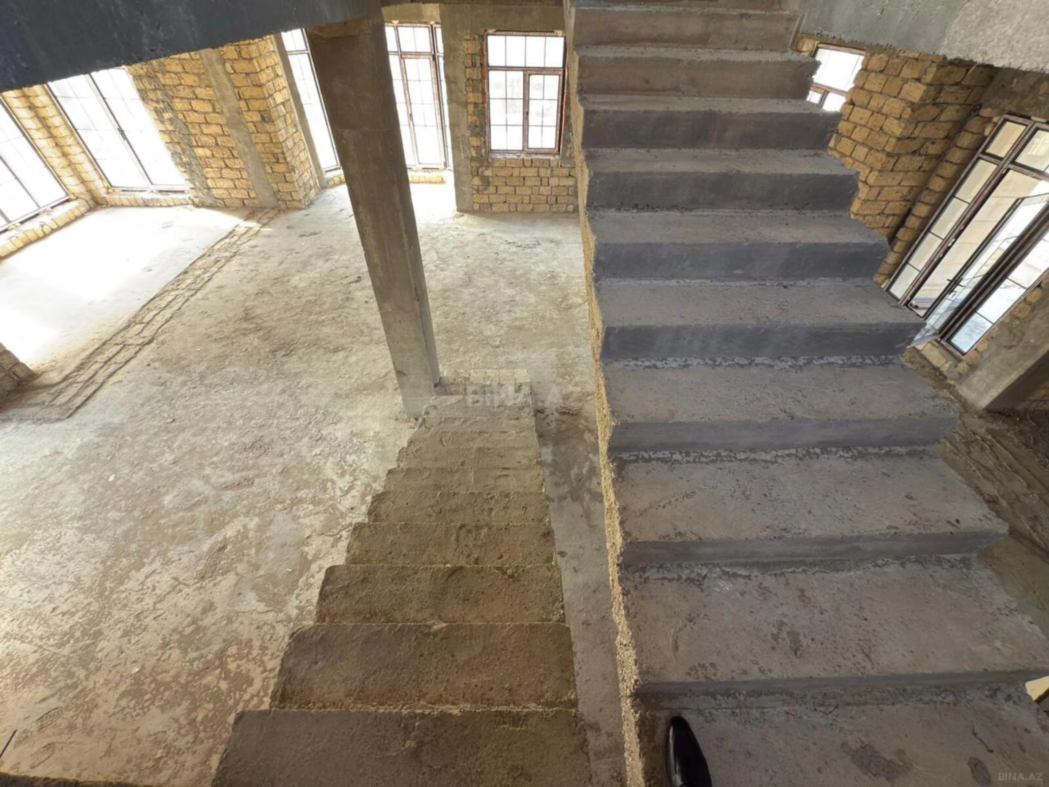 Satılır 9 otaqlı həyət evi 460 m²