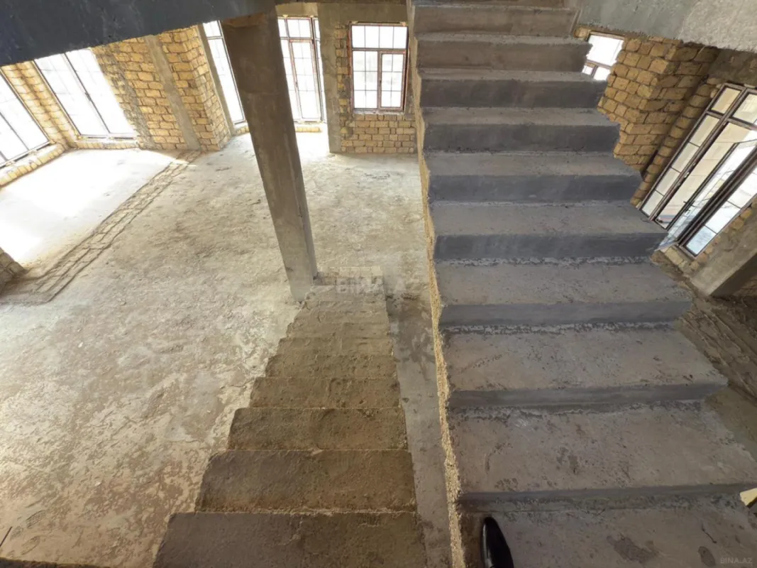 Satılır 9 otaqlı həyət evi 460 m²