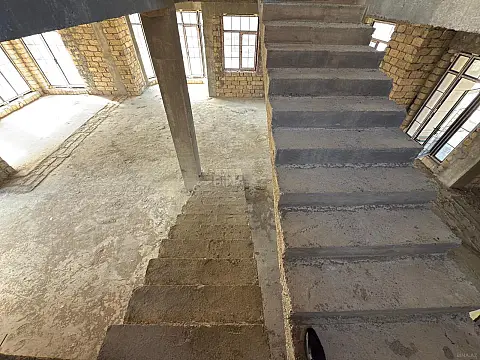 Satılır 9 otaqlı həyət evi 460 m²