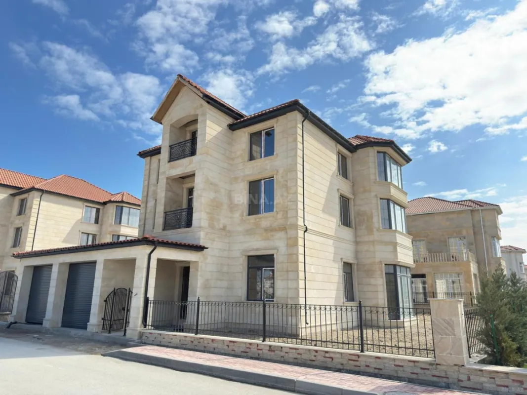 Satılır 9 otaqlı həyət evi 460 m²