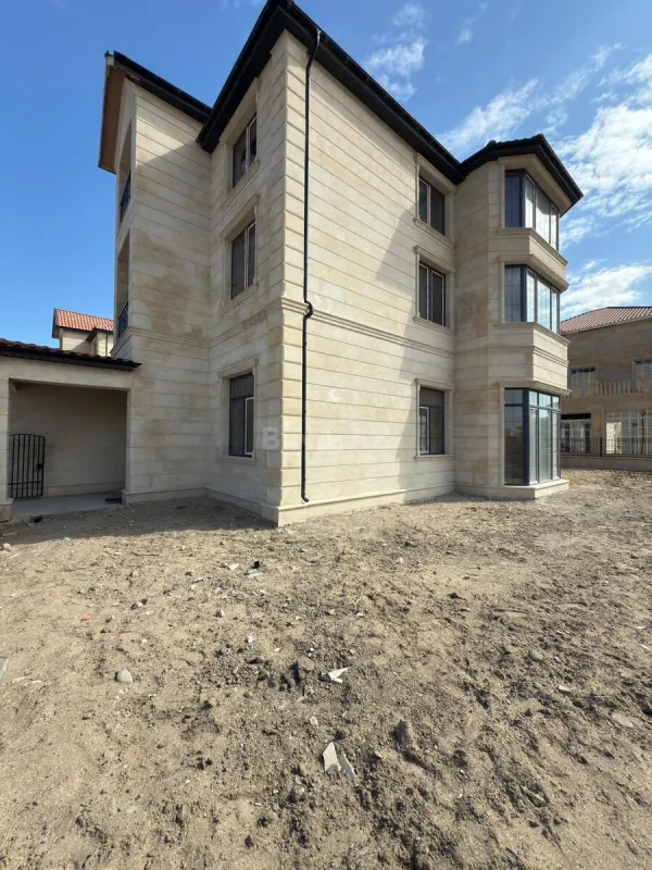 Satılır 9 otaqlı həyət evi 460 m²