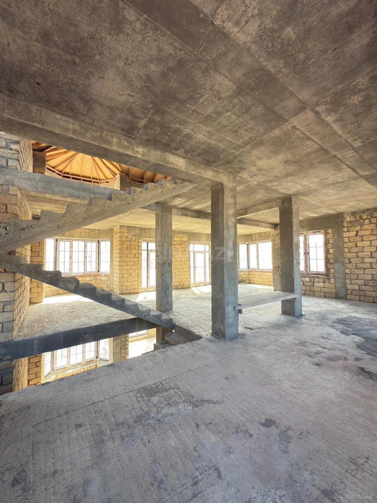 Satılır 9 otaqlı həyət evi 460 m²