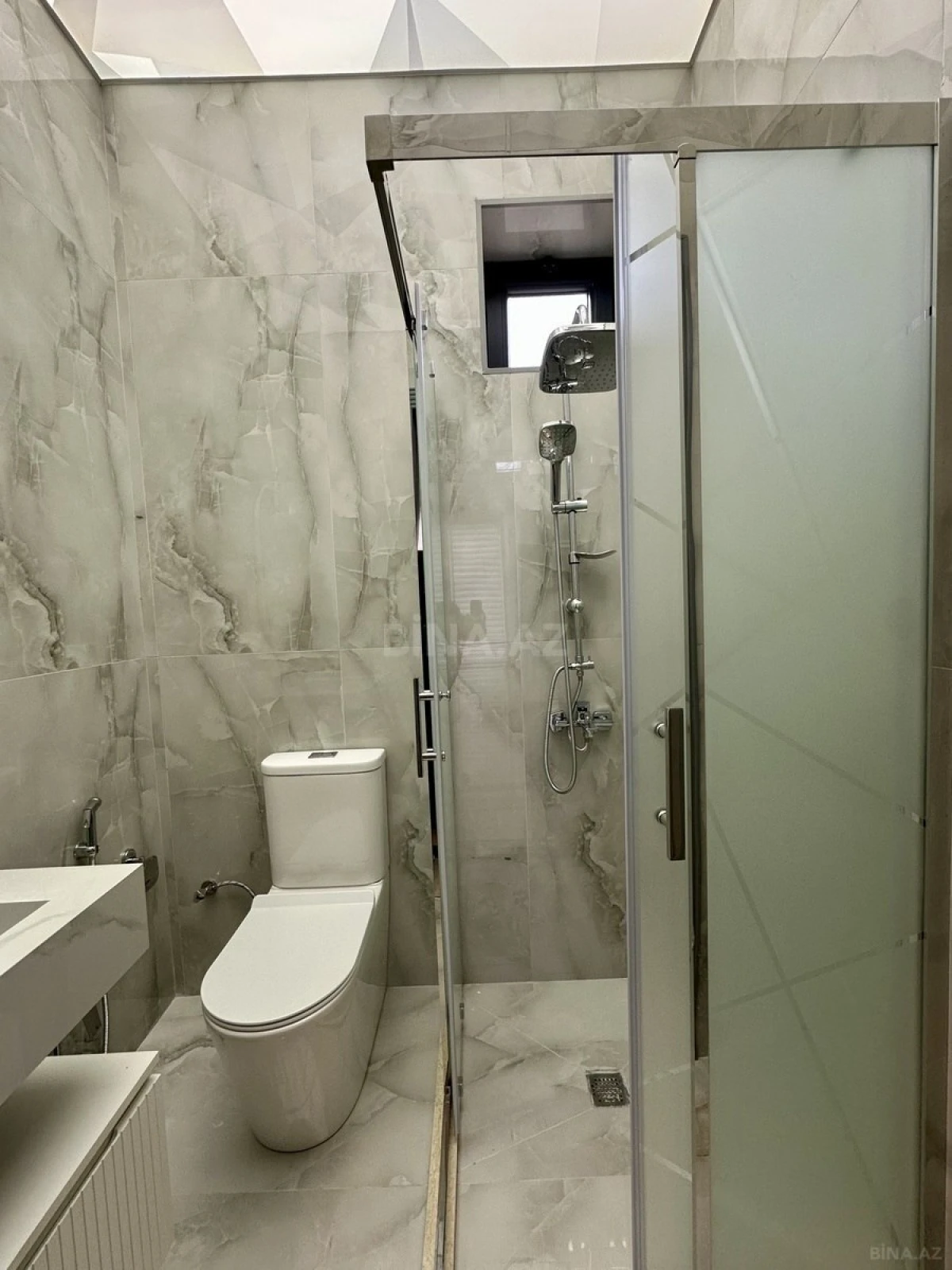 Satılır 5 otaqlı həyət evi 200 m²