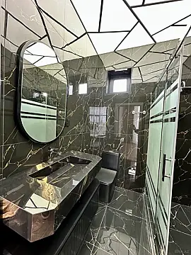 Satılır 5 otaqlı həyət evi 200 m²