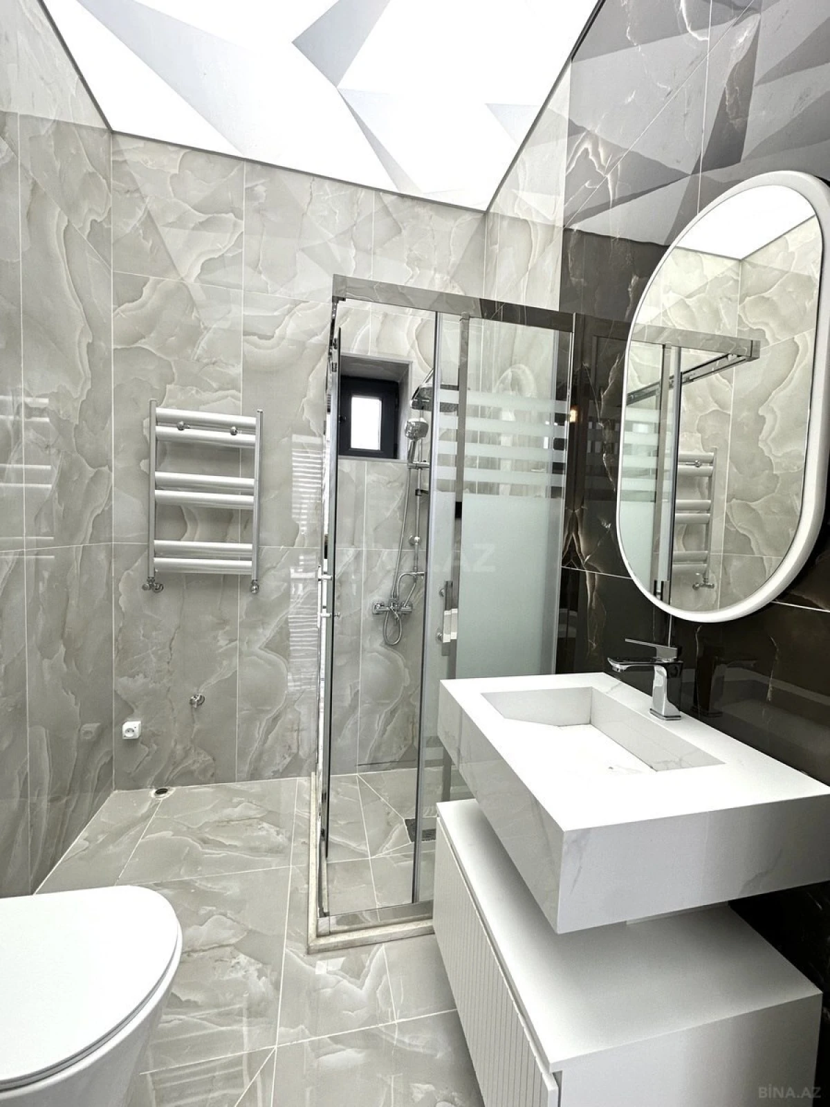 Satılır 5 otaqlı həyət evi 200 m²