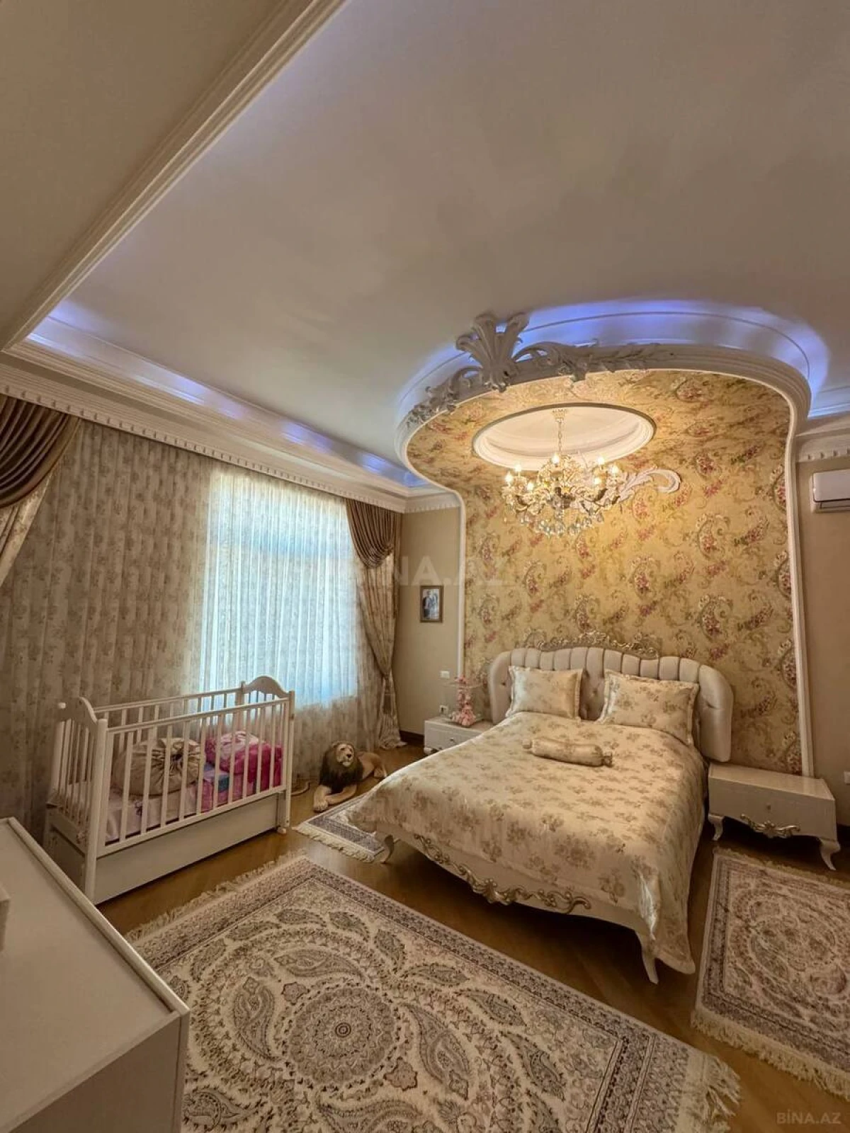 Satılır 10 otaqlı həyət evi 800 m²