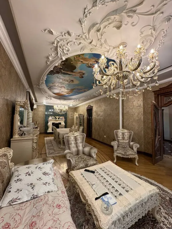 Satılır 10 otaqlı həyət evi 800 m²