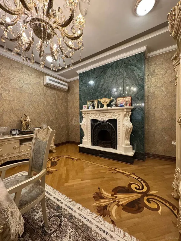 Satılır 10 otaqlı həyət evi 800 m²