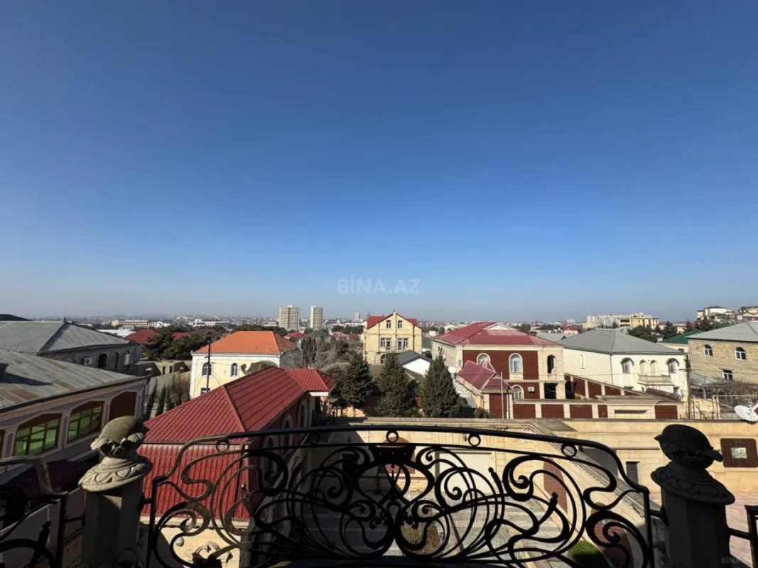 Satılır 10 otaqlı həyət evi 800 m²