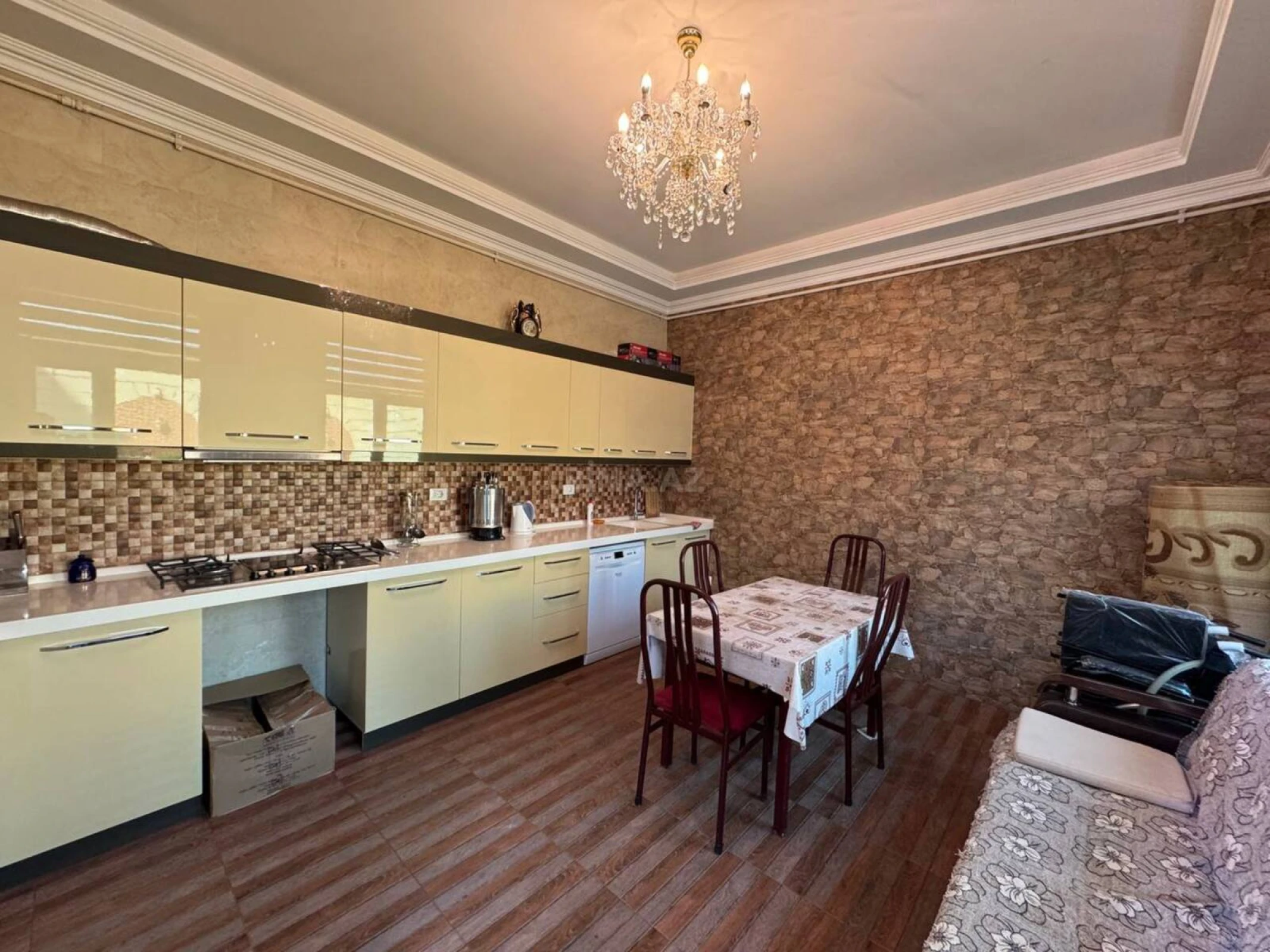 Satılır 10 otaqlı həyət evi 800 m²