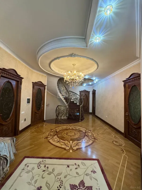 Satılır 10 otaqlı həyət evi 800 m²