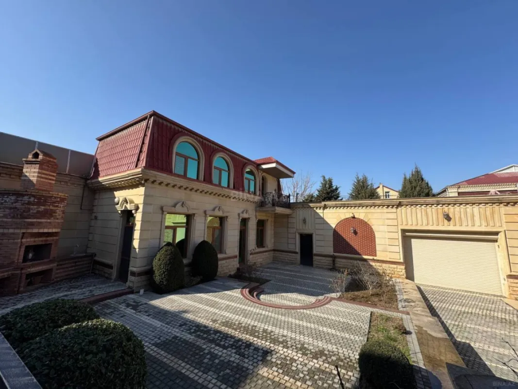 Satılır 10 otaqlı həyət evi 800 m²