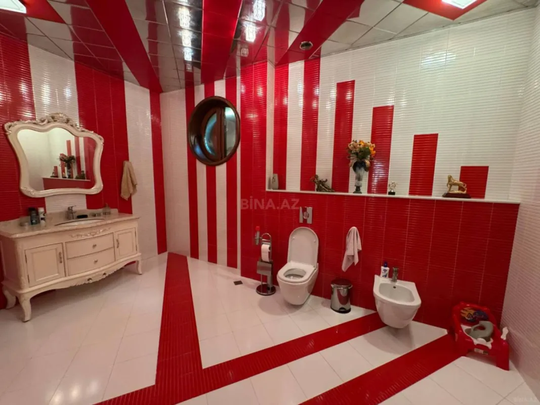 Satılır 10 otaqlı həyət evi 800 m²