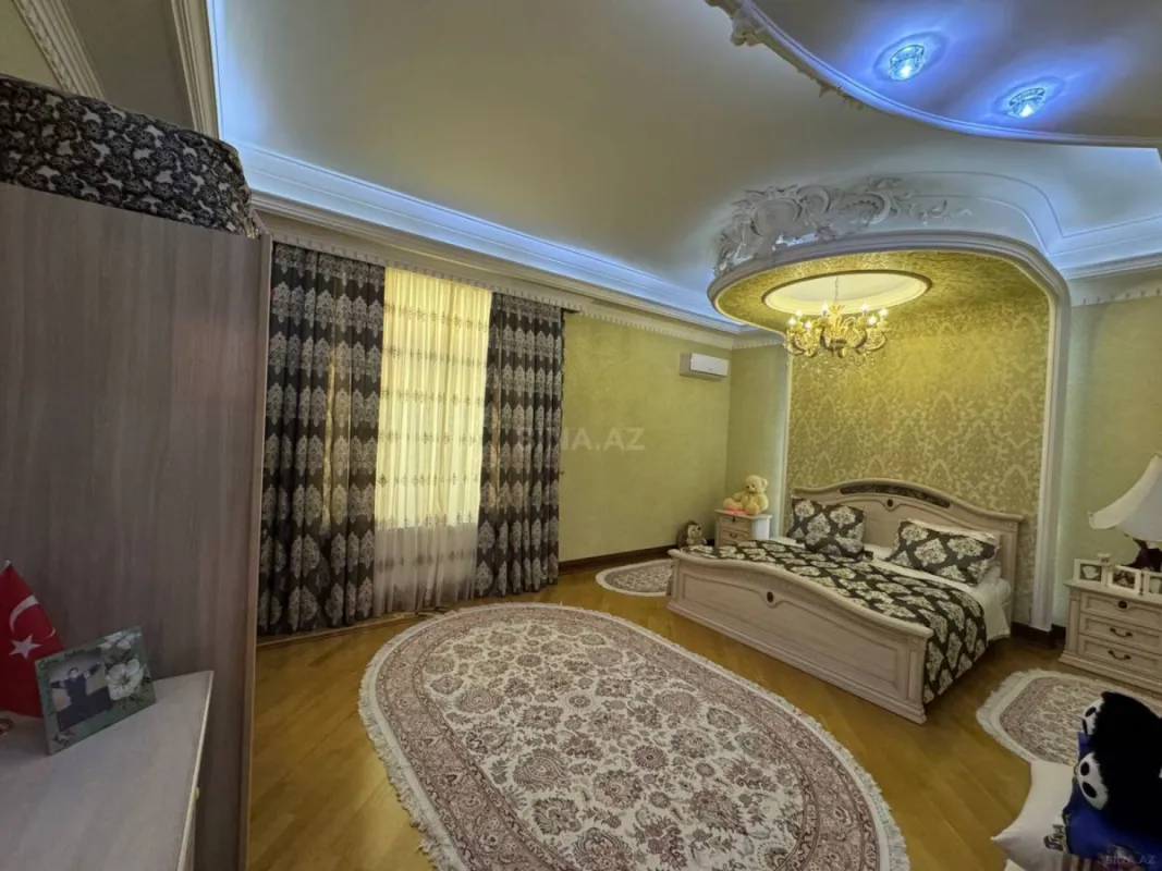 Satılır 10 otaqlı həyət evi 800 m²