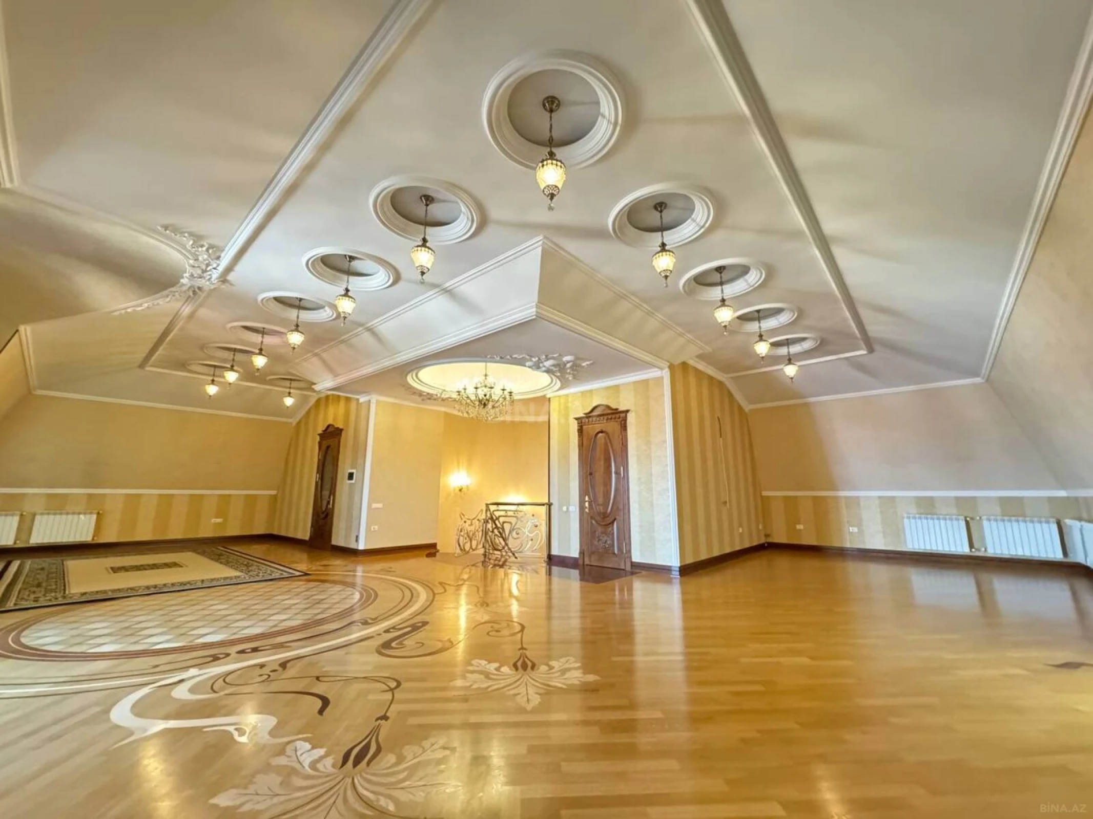 Satılır 10 otaqlı həyət evi 800 m²