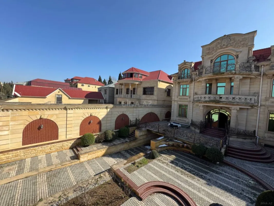 Satılır 10 otaqlı həyət evi 800 m²