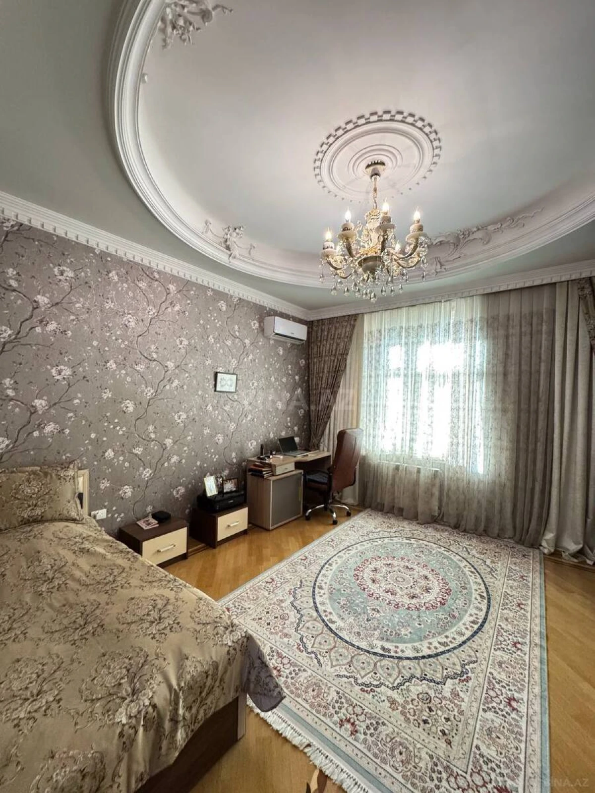 Satılır 10 otaqlı həyət evi 800 m²