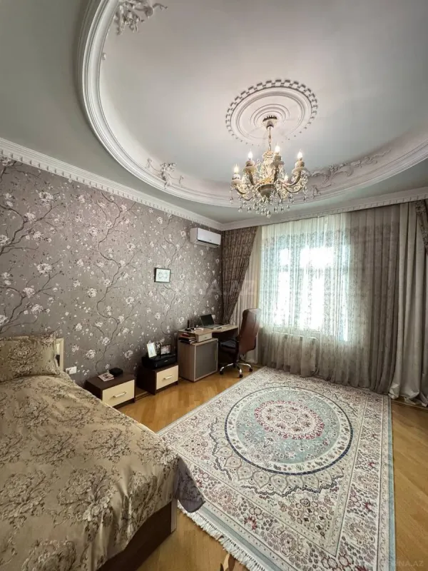Satılır 10 otaqlı həyət evi 800 m²