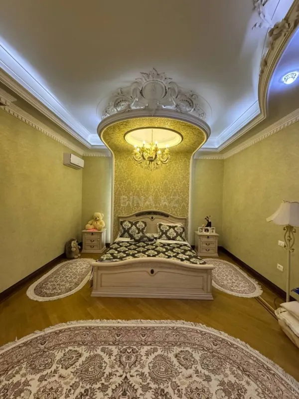 Satılır 10 otaqlı həyət evi 800 m²