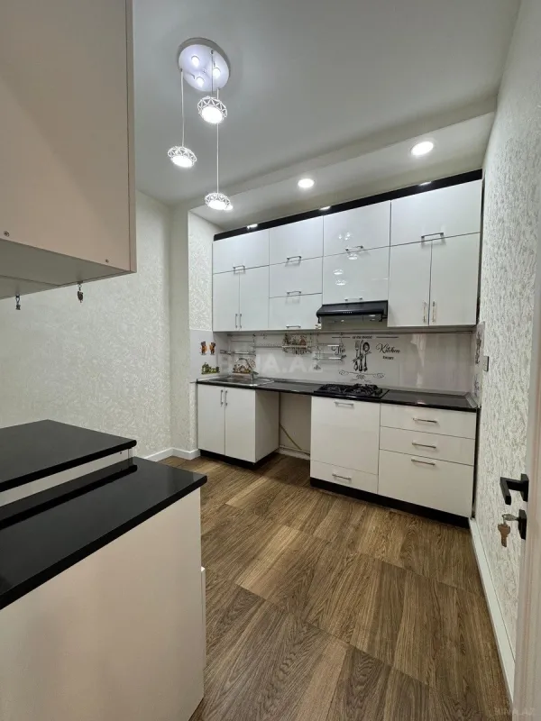 Satılır 3 otaqlı mənzil 106 m²