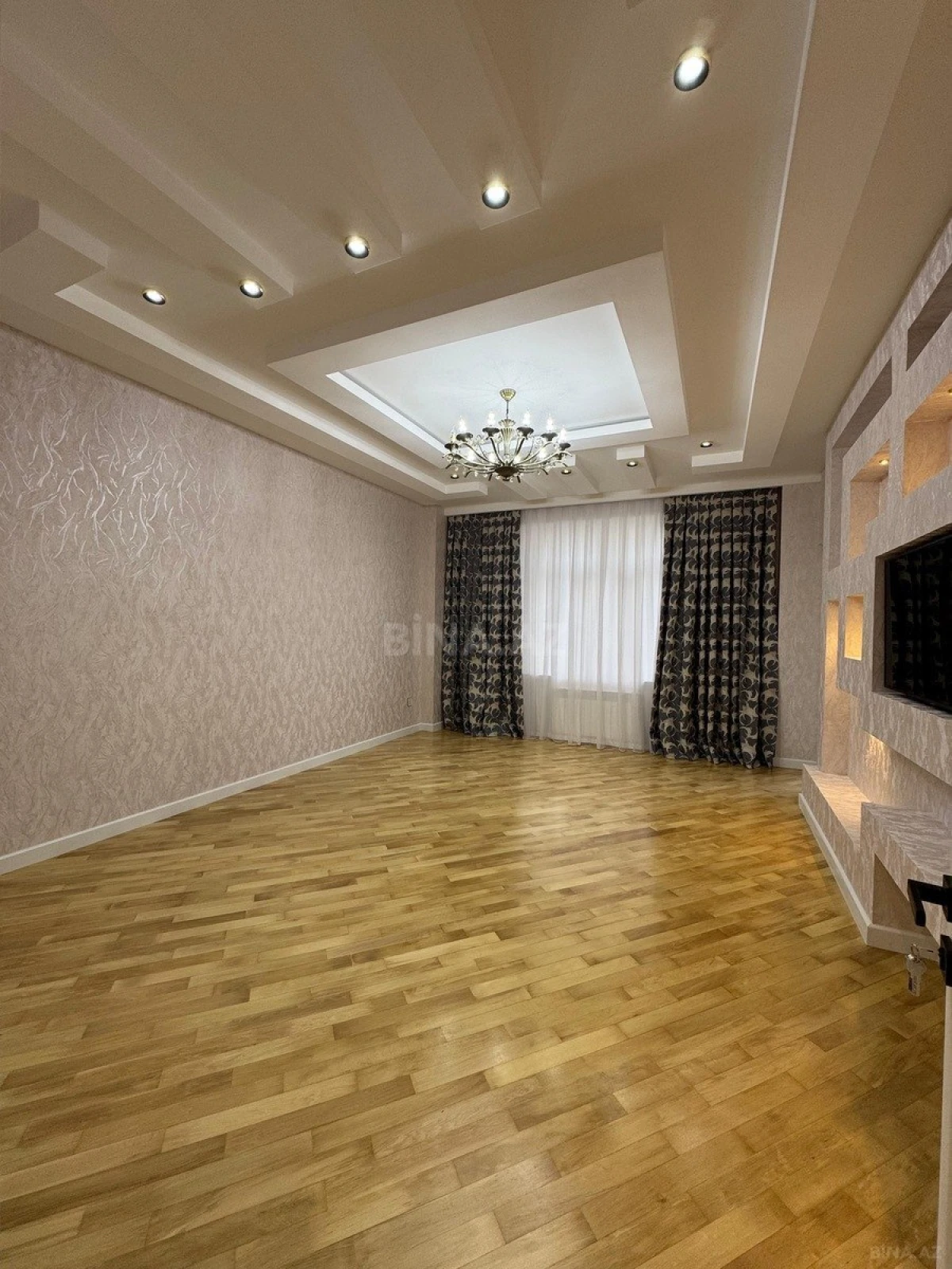 Satılır 3 otaqlı mənzil 106 m²