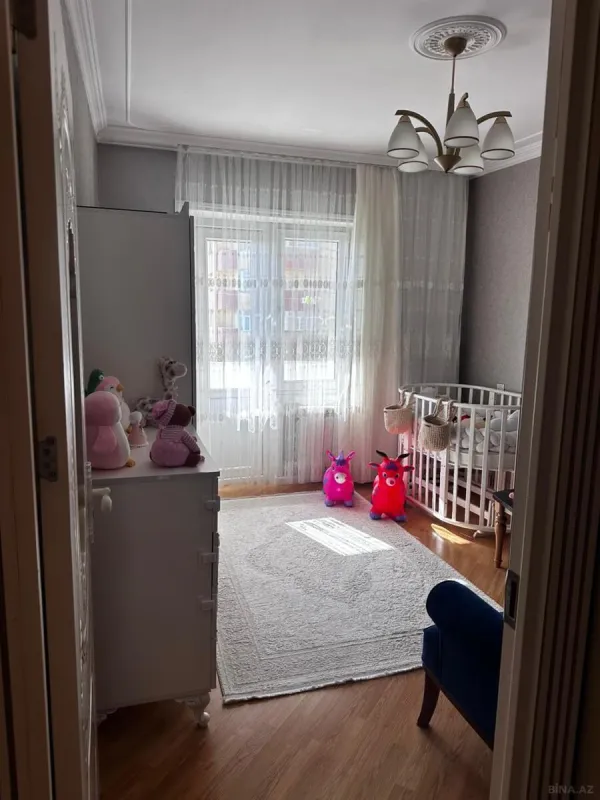 Satılır 4 otaqlı mənzil 110 m²