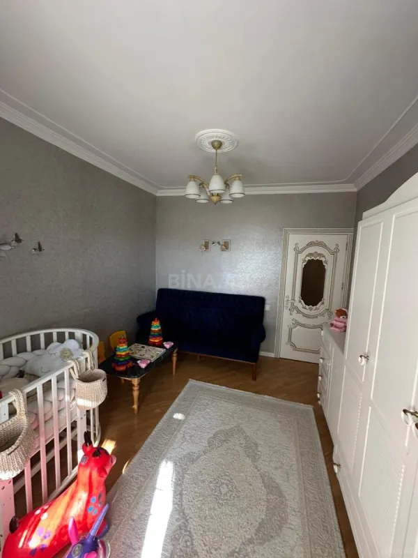 Satılır 4 otaqlı mənzil 110 m²