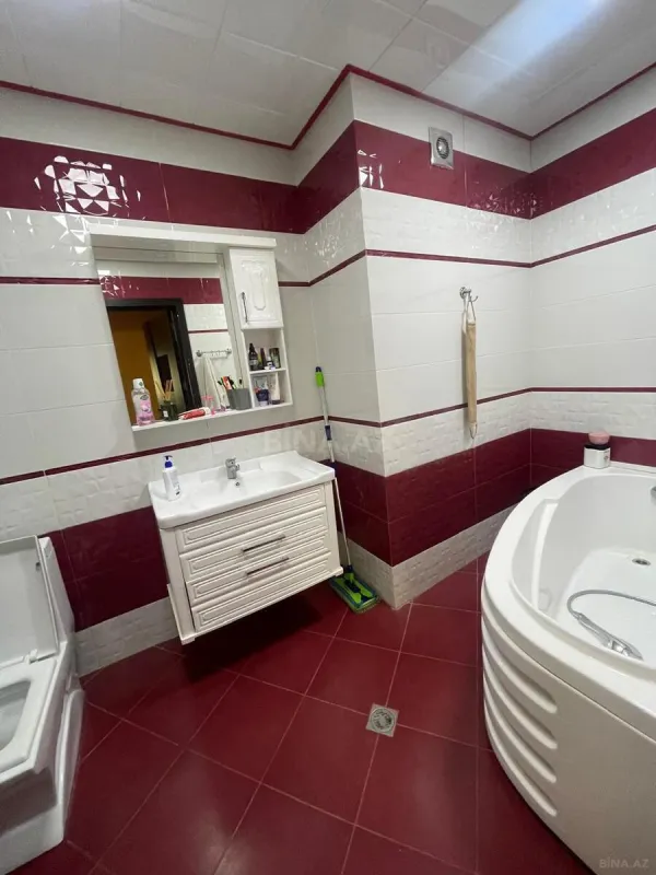 Satılır 4 otaqlı mənzil 145 m²