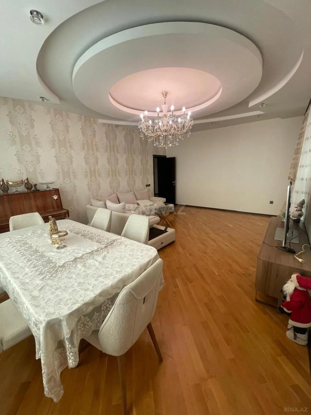 Satılır 4 otaqlı mənzil 145 m²