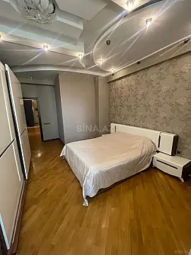 Satılır 4 otaqlı mənzil 145 m²