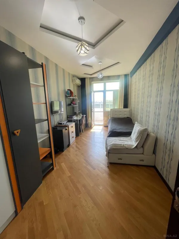 Satılır 4 otaqlı mənzil 145 m²