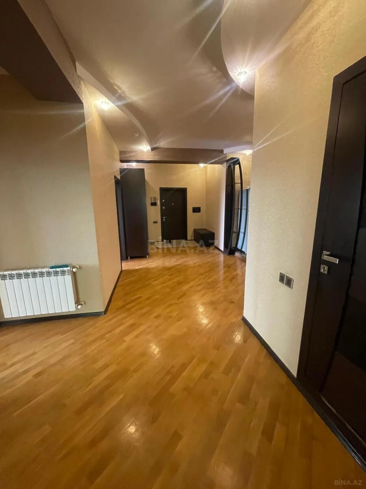 Satılır 4 otaqlı mənzil 145 m²