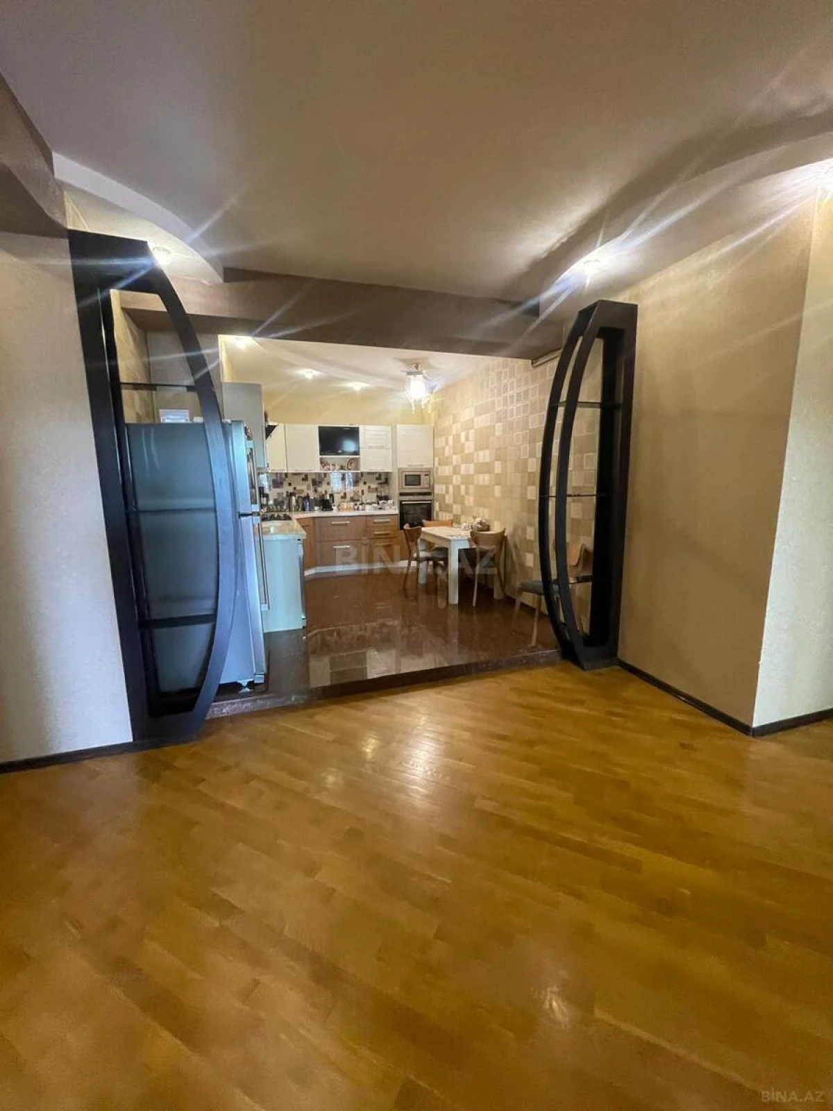 Satılır 4 otaqlı mənzil 145 m²