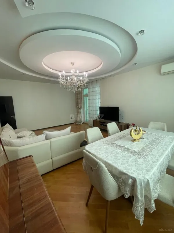 Satılır 4 otaqlı mənzil 145 m²