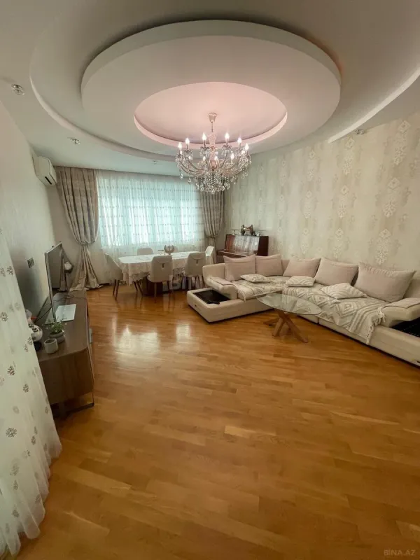 Satılır 4 otaqlı mənzil 145 m²