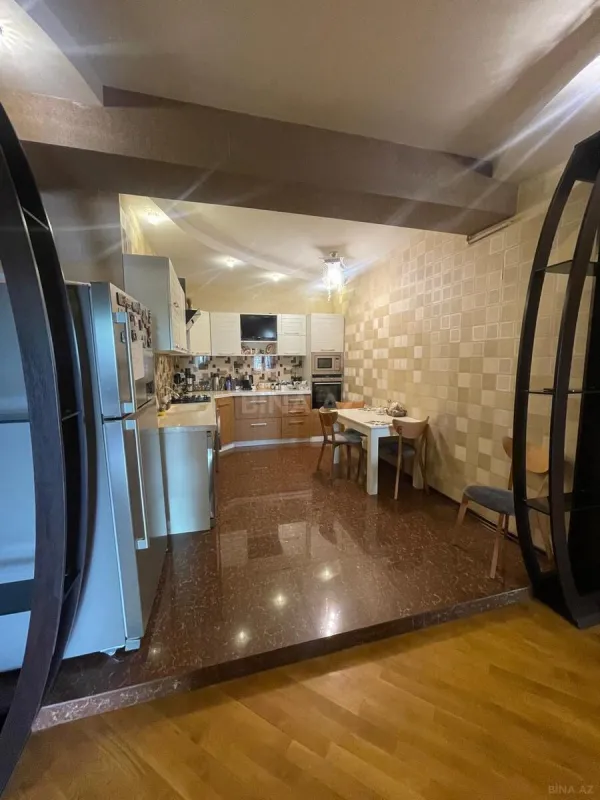 Satılır 4 otaqlı mənzil 145 m²