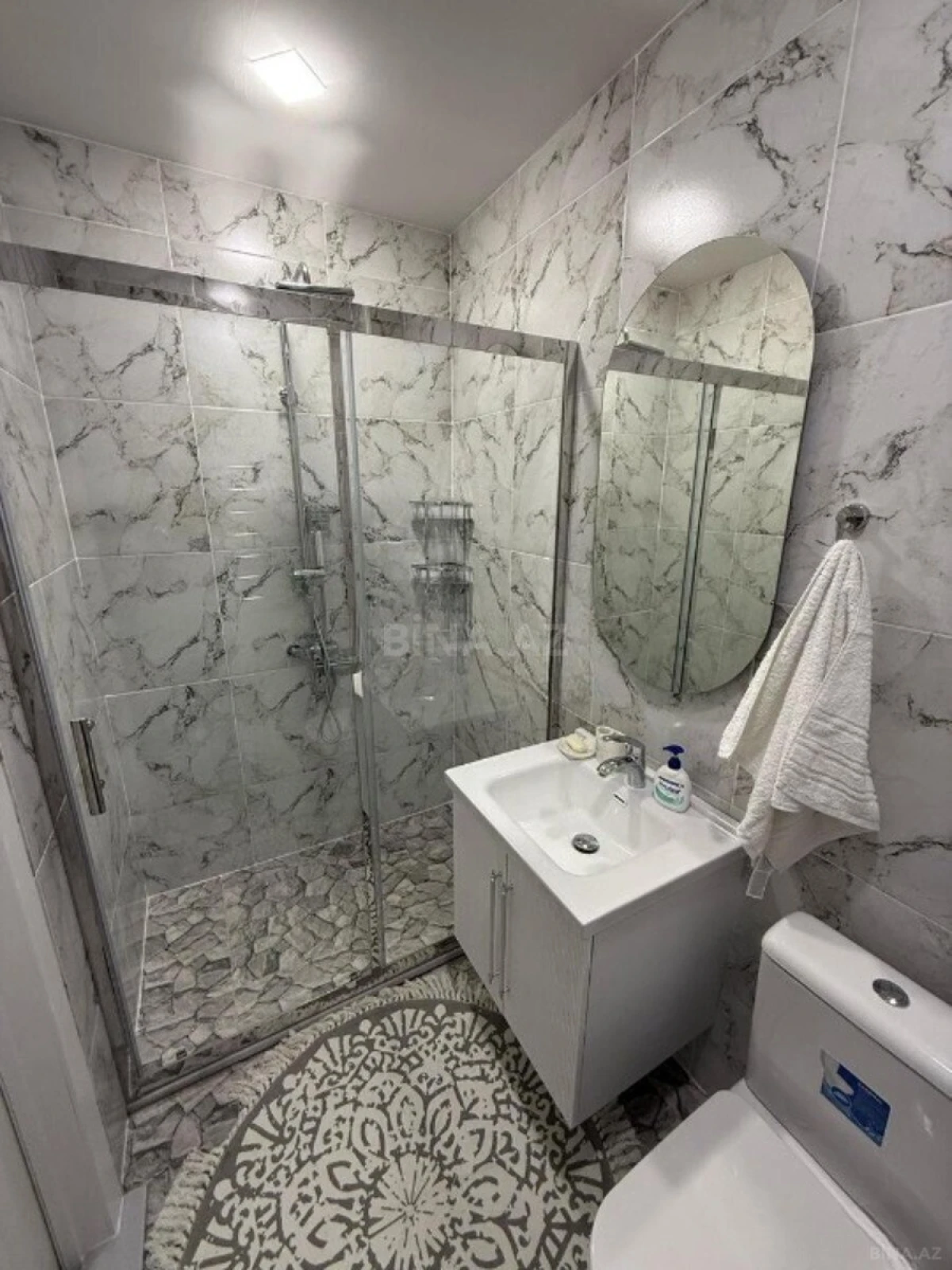 Kirayə verilir 2 otaqlı mənzil 65 m²